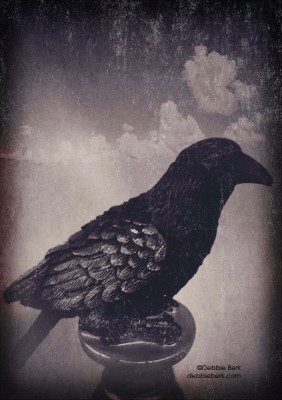 Pedestal-Raven       